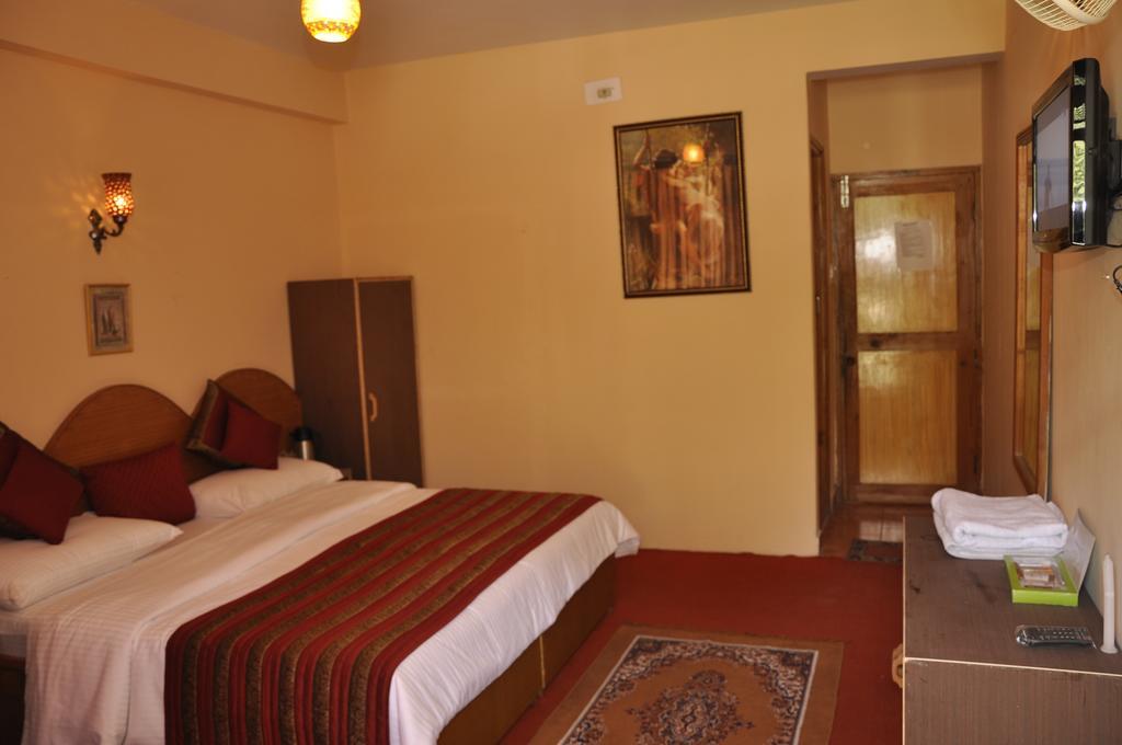 Hotel Natraj Manali Дармсала Номер фото