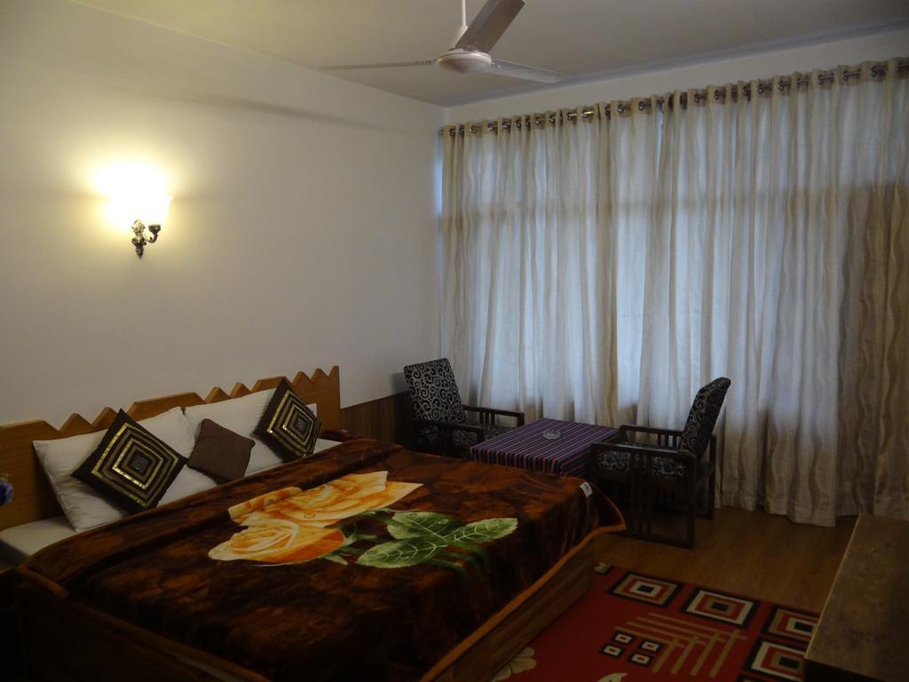 Hotel Natraj Manali Дармсала Номер фото