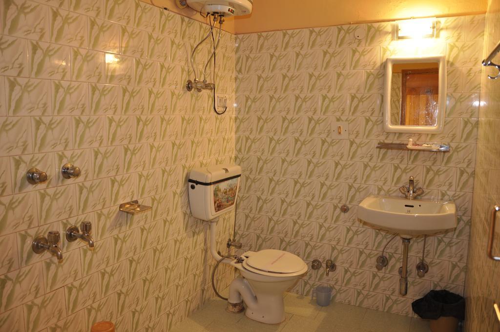Hotel Natraj Manali Дармсала Номер фото