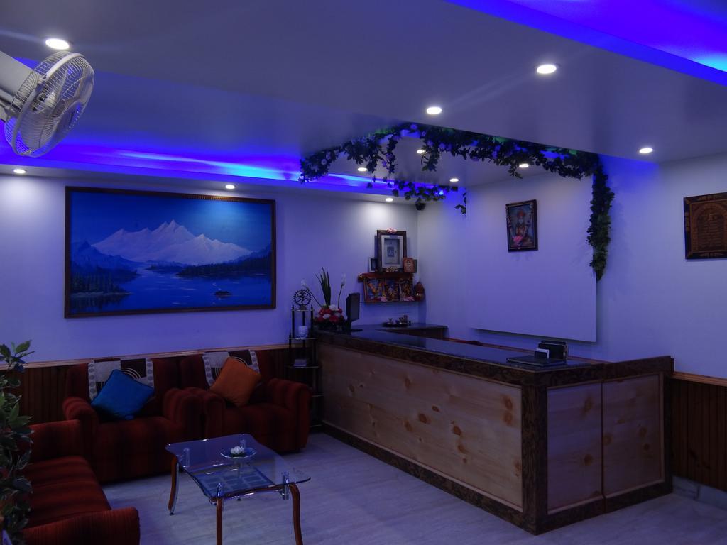 Hotel Natraj Manali Дармсала Экстерьер фото