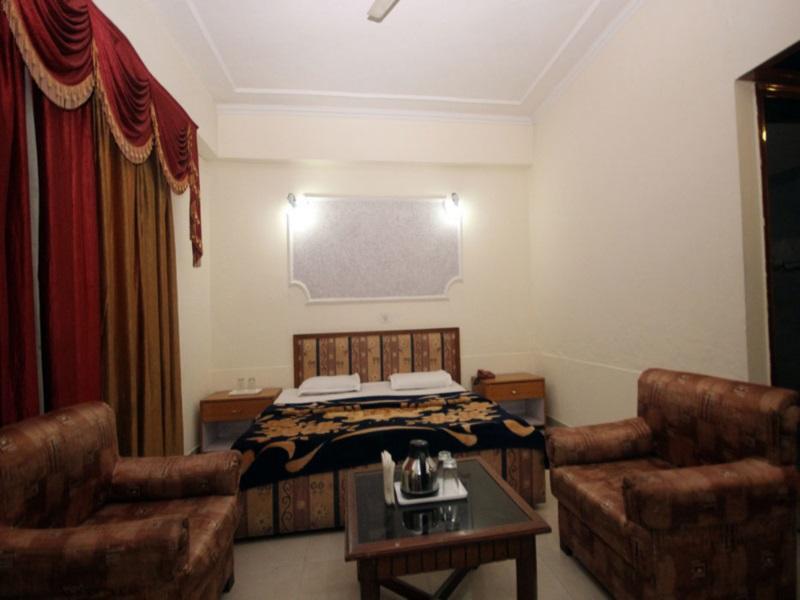 Hotel Natraj Manali Дармсала Экстерьер фото
